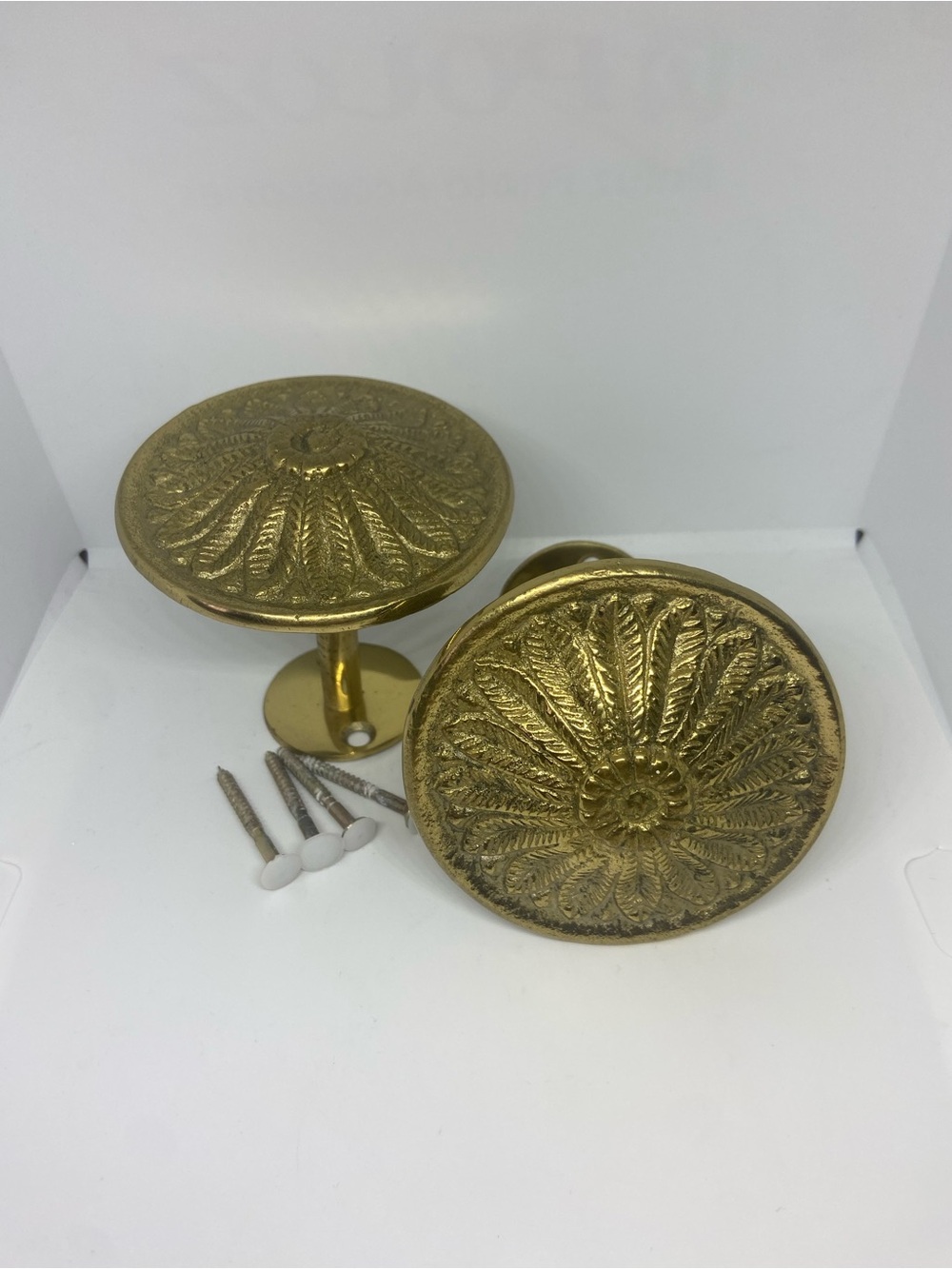 Pair of 3 1/4” Brass Curtain Tie Backs Floral Hook Towel Robe Drapery Gold Tone
